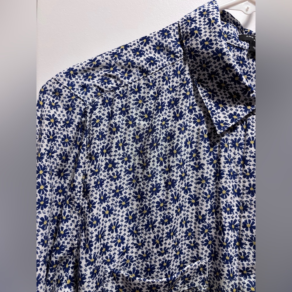 Ann Taylor Silk Blouse button down long sleeve blue white daisy type print sz M
